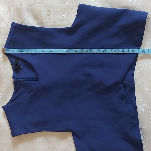 Aritzia Talula Manzanita Crop Tank in Blue Size Medium - Picture 9 of 11